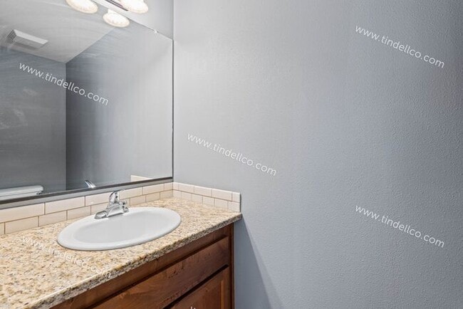 Building Photo - Spacious 3BR, 2.5BA Townhome Just Minutes ...