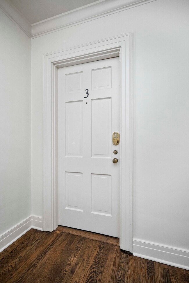 Building Photo - 1411 Fontaine Rd