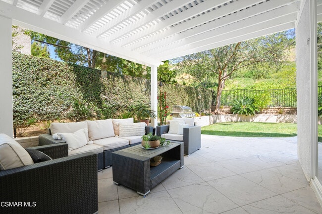 Building Photo - 1004 Lambourne Pl