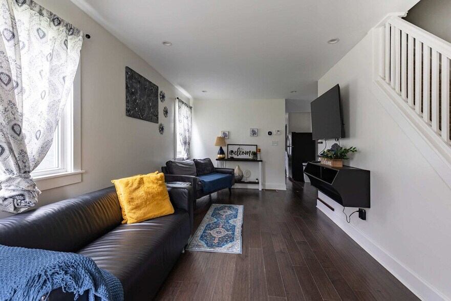 Building Photo - 3203 Sutherland Ave