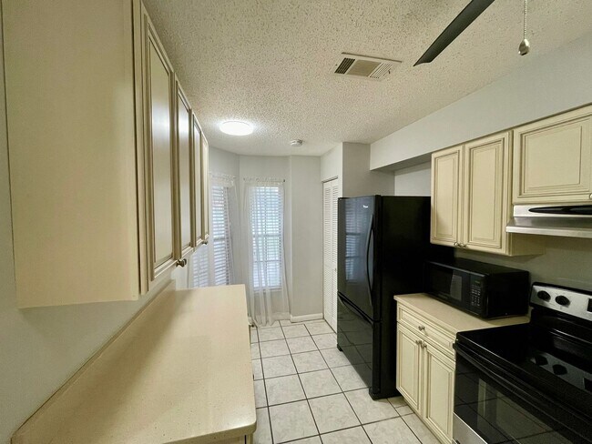 Building Photo - 827 Long Meadow Ct