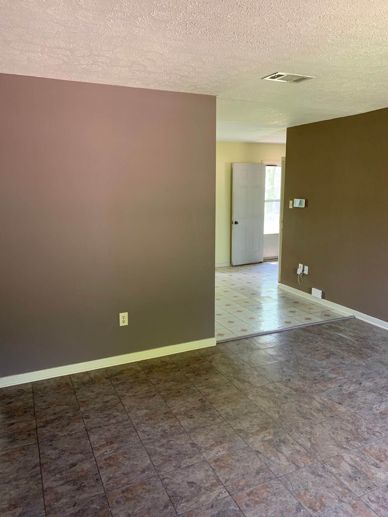 Building Photo - 135 York Dr