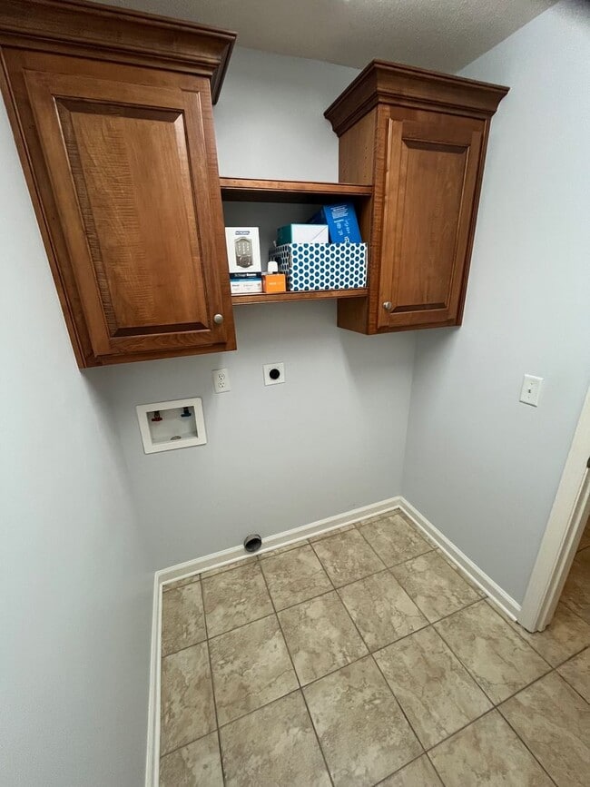 Building Photo - Spacious 4-Bedroom Home with Modern Comforts in Valdosta