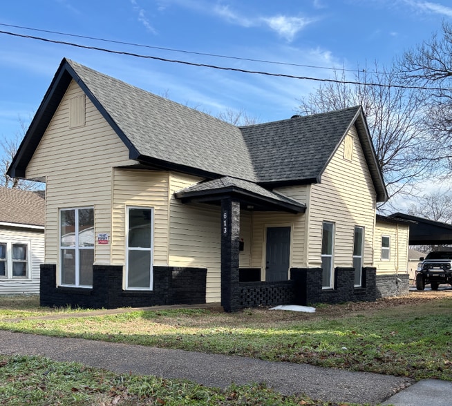 Building Photo - 613 N 2nd St