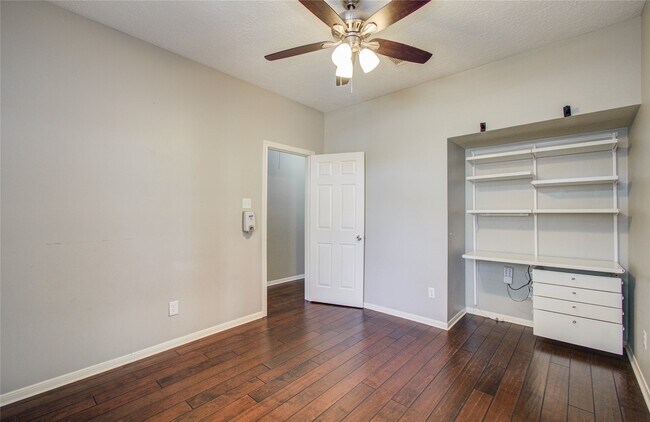 Building Photo - 14806 Flowerwood Dr