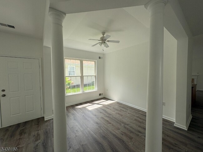 Building Photo - 37 Stafford Ln