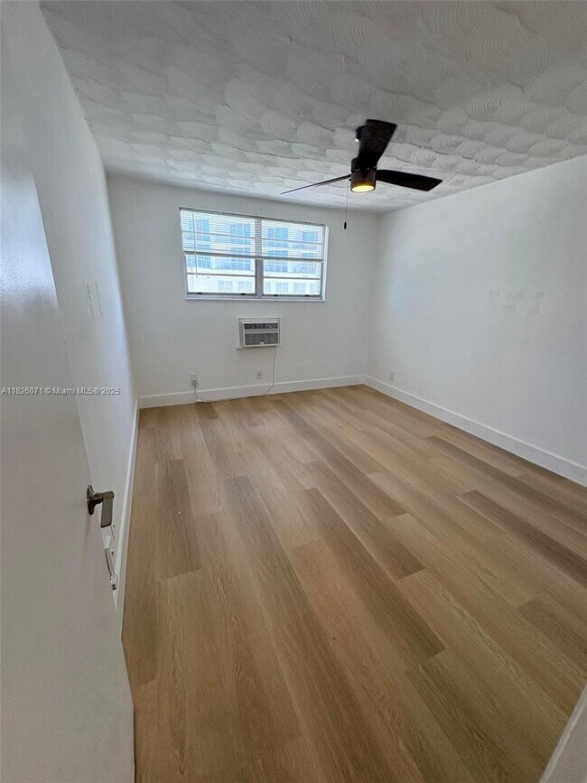 Building Photo - 505 NE 30th St