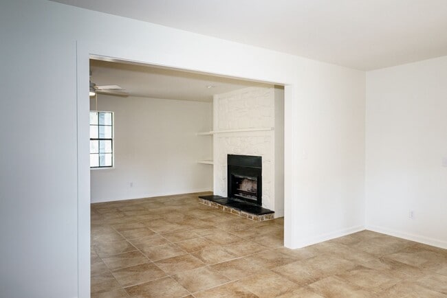Building Photo - 3BR Home in Shell Point – Sunroom | Garage | Prime Location