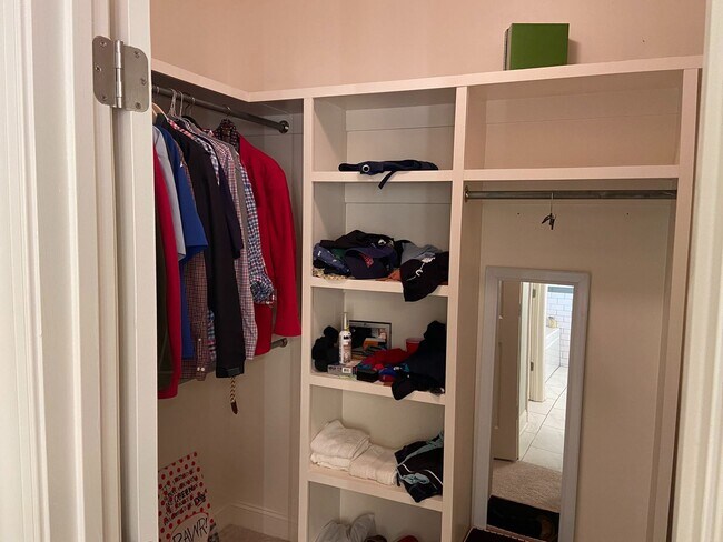 Building Photo - 4BR/4.5BA Furnished Townhome For Rent