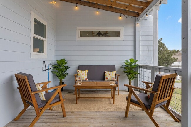 Building Photo - 304 Tide St