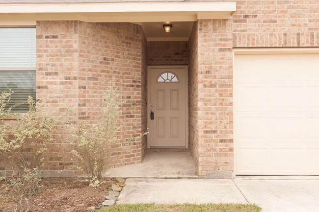 Building Photo - 107 Piney Pathway