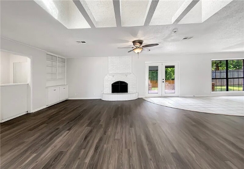 Building Photo - 3206 Magnolia Blvd