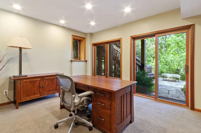 Building Photo - N7487 E Lakeshore Dr