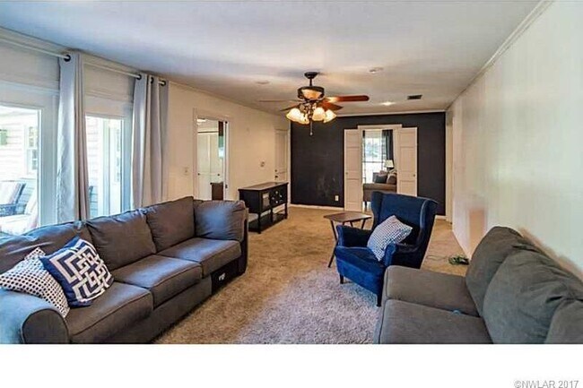 Building Photo - 3624 Gilbert Dr