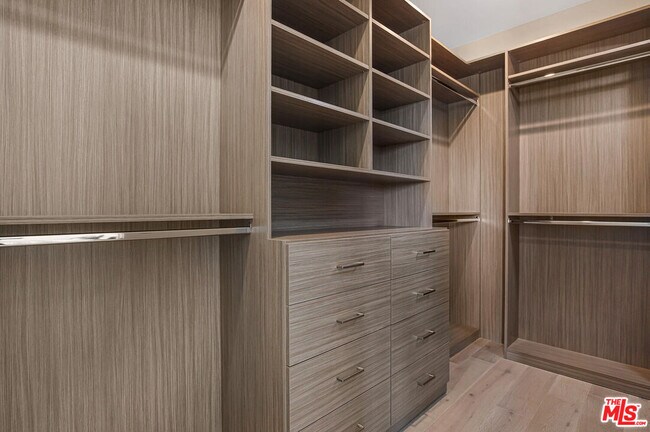 Building Photo - 2435 Penmar Ave