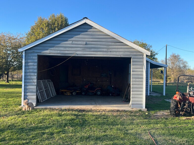 Building Photo - 7338 SE County Rd 3050