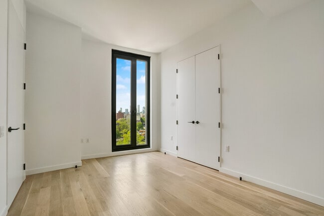 Building Photo - 329 Broadway