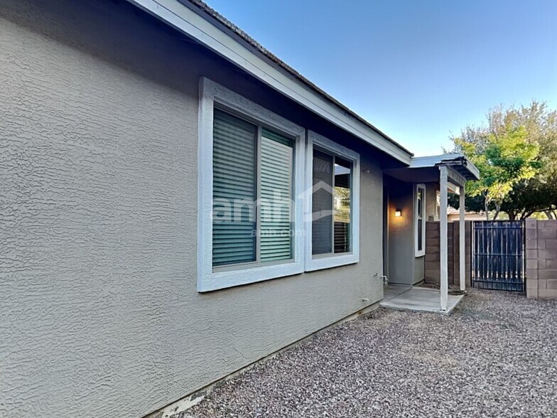 Building Photo - 3716 E Waite Ln