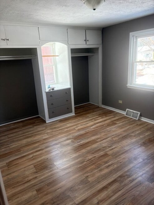 Building Photo - 1105 Cedar St