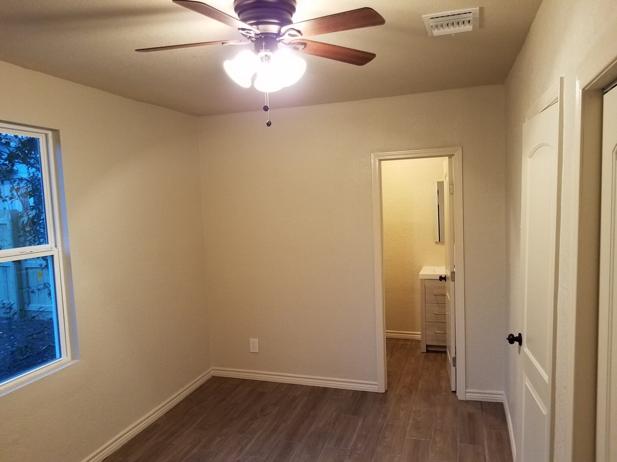 Building Photo - 418 E Highland Blvd