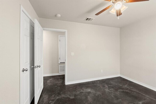 Building Photo - 917 Ramblewood St