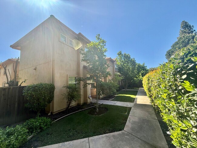 Building Photo - Charming Luxury Home near Downtown & Shopping