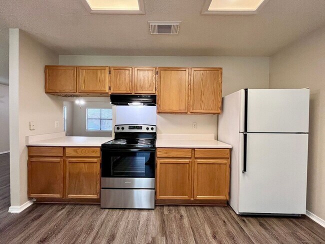 Building Photo - 8143 Chestnut Manor Dr