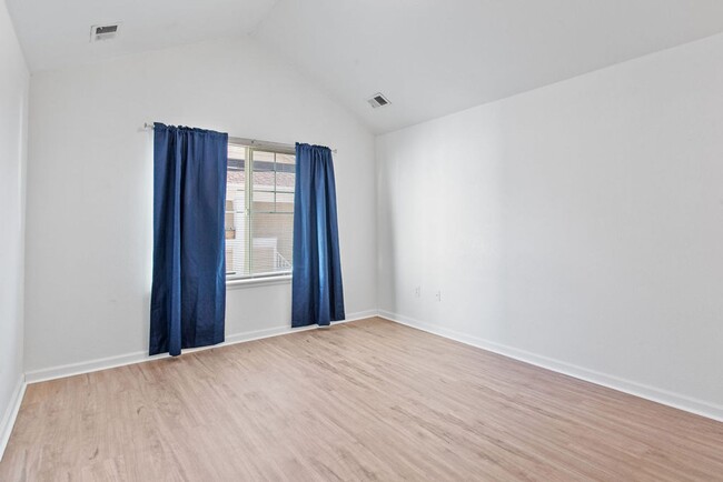 Building Photo - Bright and Spacious 2-Bedroom, 2-Bath Cond...