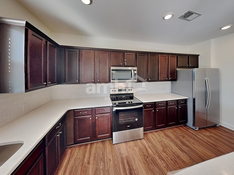 Building Photo - 137 Hazel Pk Dr