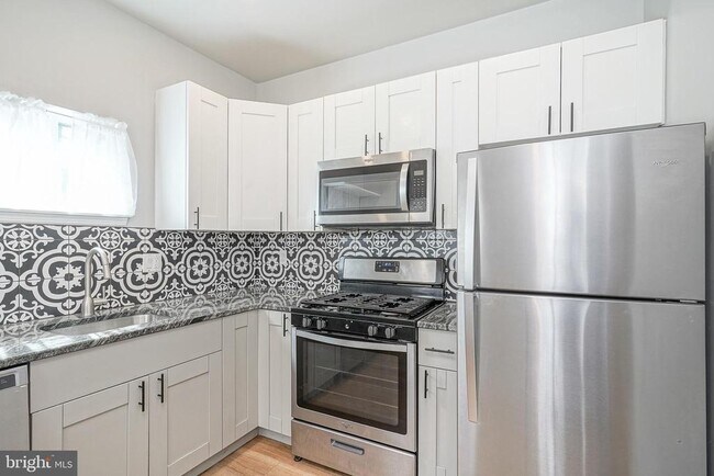 Building Photo - 3037 Tulip St