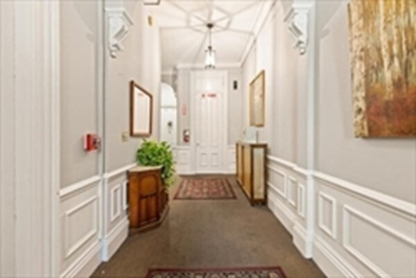 Building Photo - 167 Beacon St