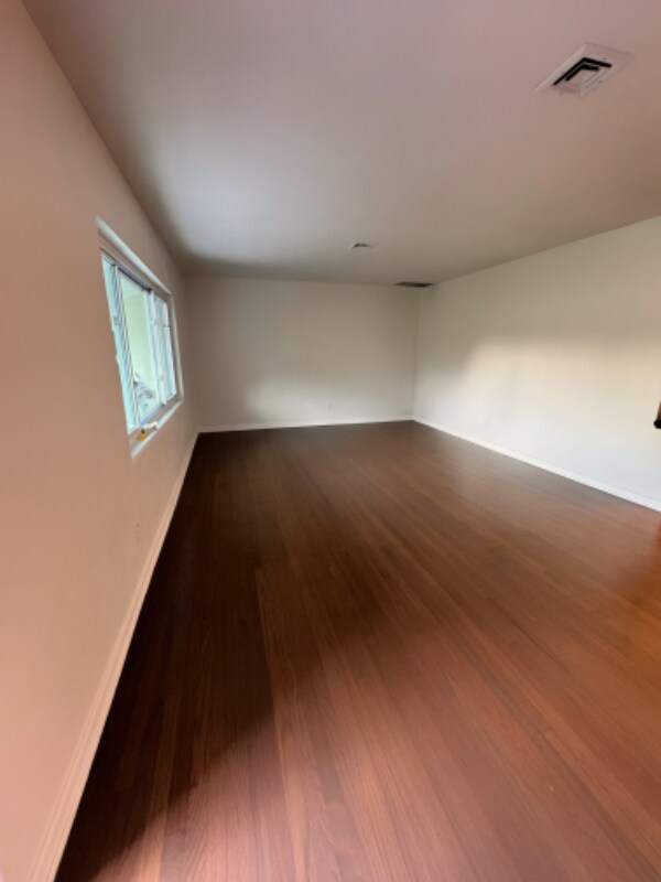 Building Photo - 562 Hartley Pl