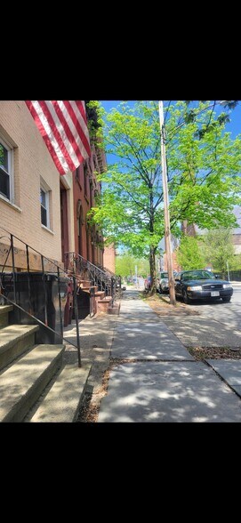 Building Photo - 153 1st St