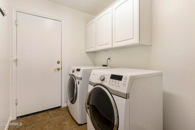 Building Photo - 4611 E Fernwood Ct