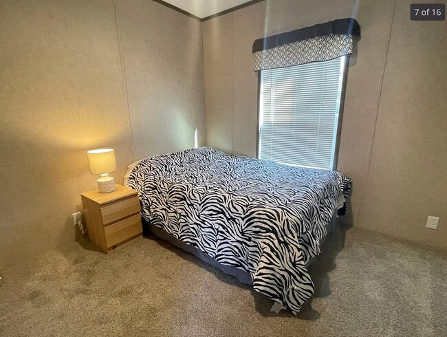 Building Photo - 2 bedroom /2 bathroom