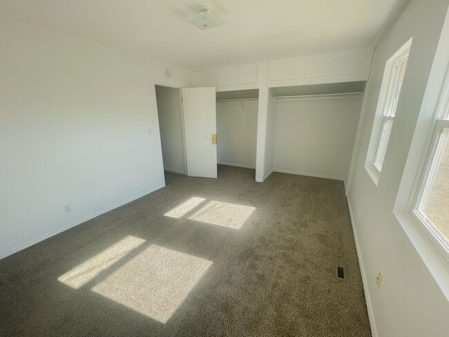 Building Photo - Italian Estates Property Managment