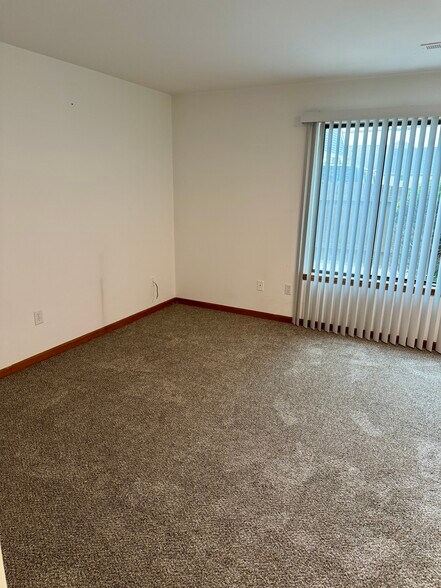 Living room - 1155 Maple St