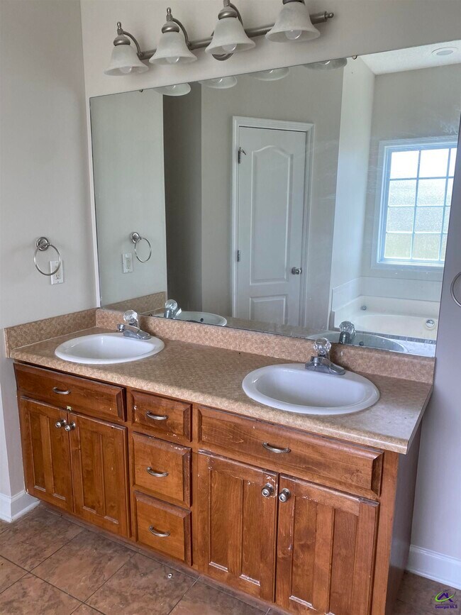 Building Photo - 131 Huntley Dr