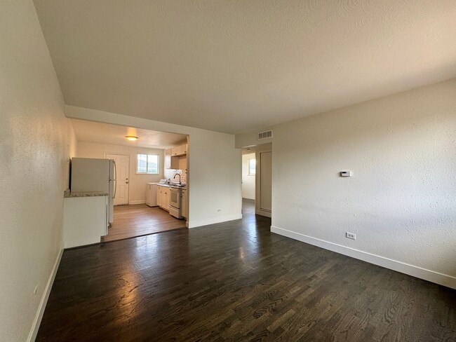 Building Photo - 2 Bedroom 1 Bath In Lakewood! Available Now!!