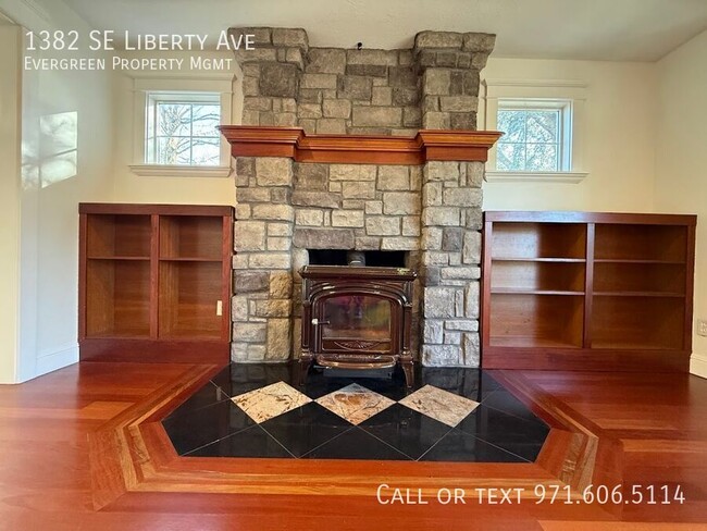 Building Photo - 1382 SE Liberty Ave