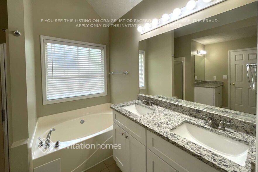Building Photo - 820 Cambridge Creek Dr SW