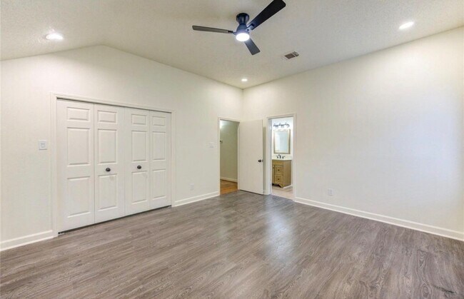 Building Photo - 16830 Scenic Gardens Dr