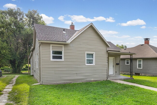 Building Photo - 908 N 13th St