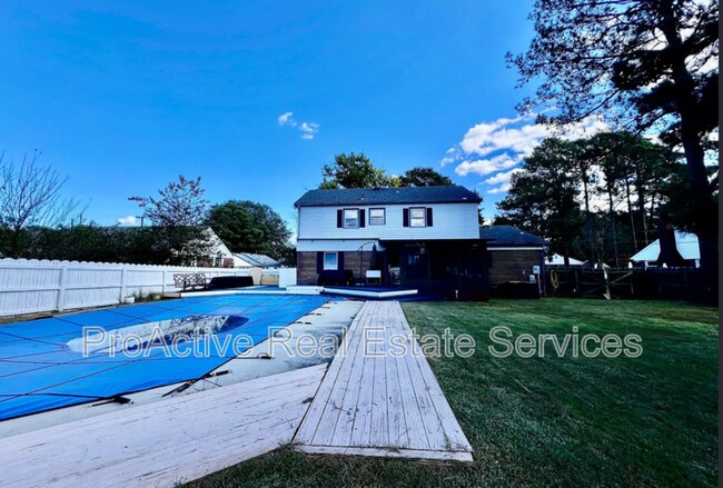 Building Photo - 4505 Mallard Crescent