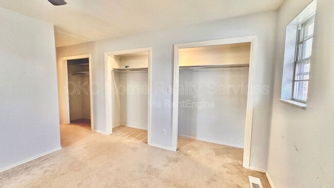 Building Photo - 12109 Camelot Dr