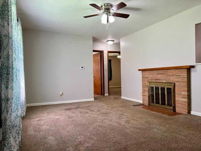 Building Photo - 2 Bedroom, 1 Bath in central Springfield