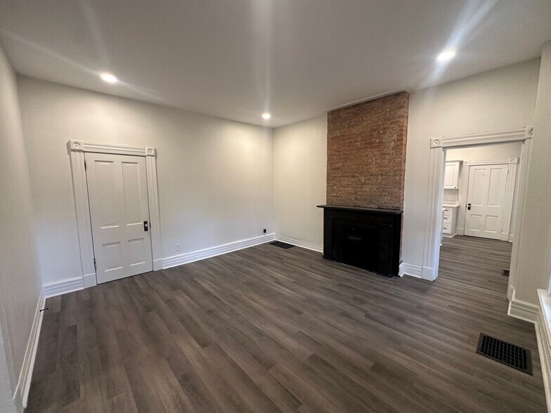 Building Photo - 81 Warren St