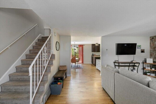 Building Photo - 114 Fieldstone Dr