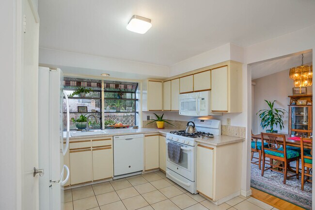 Building Photo - 2404 182nd Ave NE