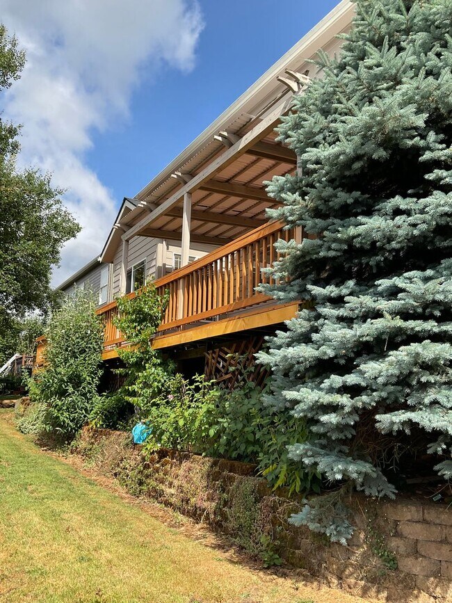 Building Photo - Beautiful House in Desirable South Gateway...